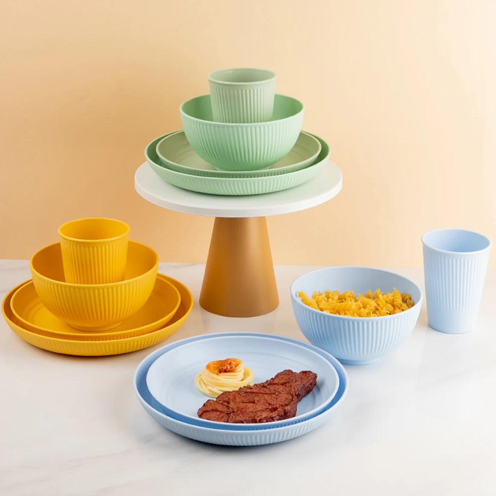 طقم أدوات مائدة محمول من قش ال - مراجعة Camping Cooking And Eating Set وسعره